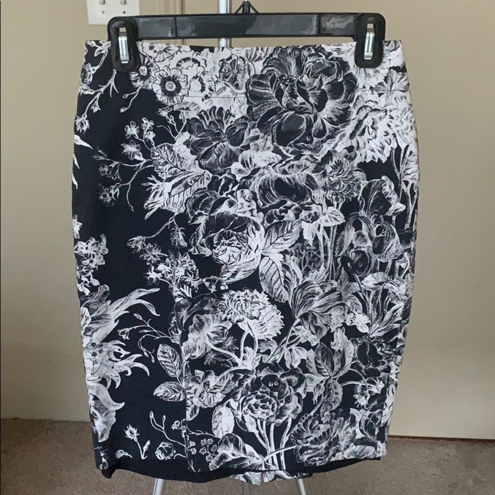 LOFT black and white floral pencil skirt